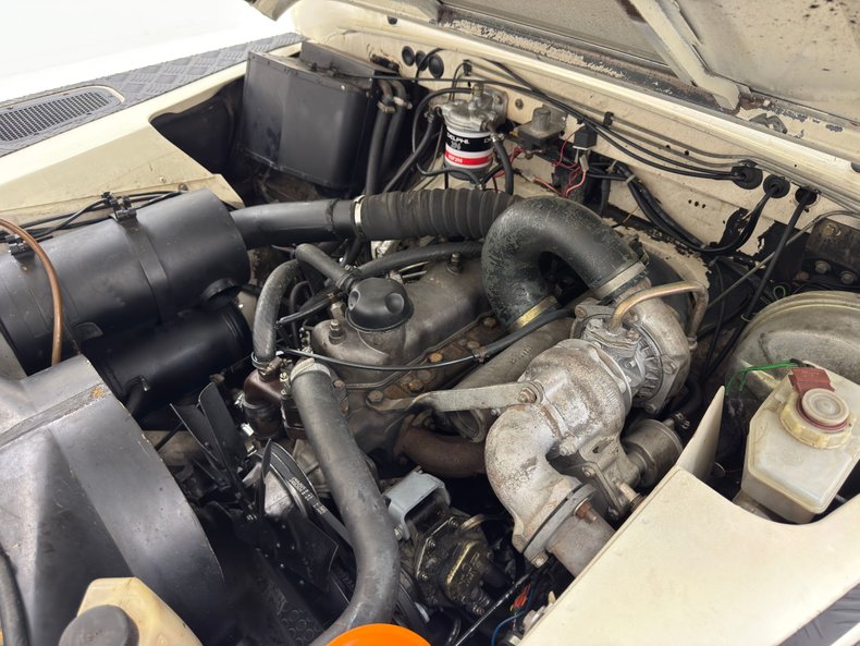 Land-rover-Defender-90-1987-Chamonix-White-Black-23