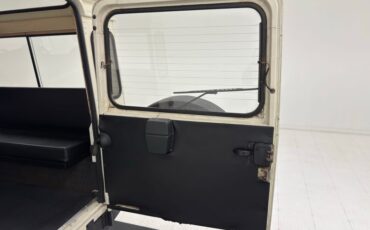 Land-rover-Defender-90-1987-Chamonix-White-Black-24