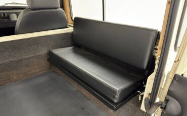 Land-rover-Defender-90-1987-Chamonix-White-Black-25