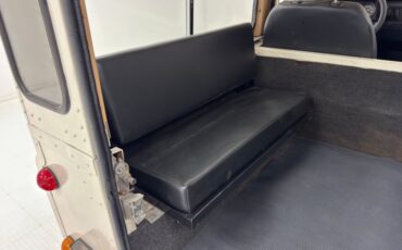 Land-rover-Defender-90-1987-Chamonix-White-Black-27