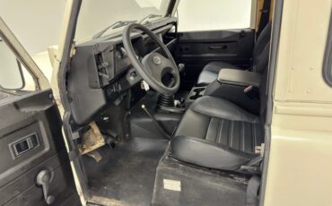 Land-rover-Defender-90-1987-Chamonix-White-Black-31