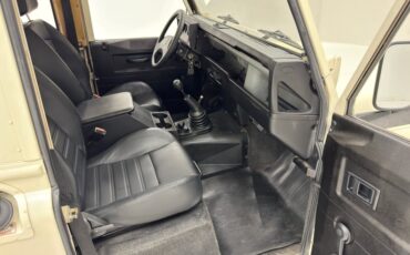 Land-rover-Defender-90-1987-Chamonix-White-Black-33