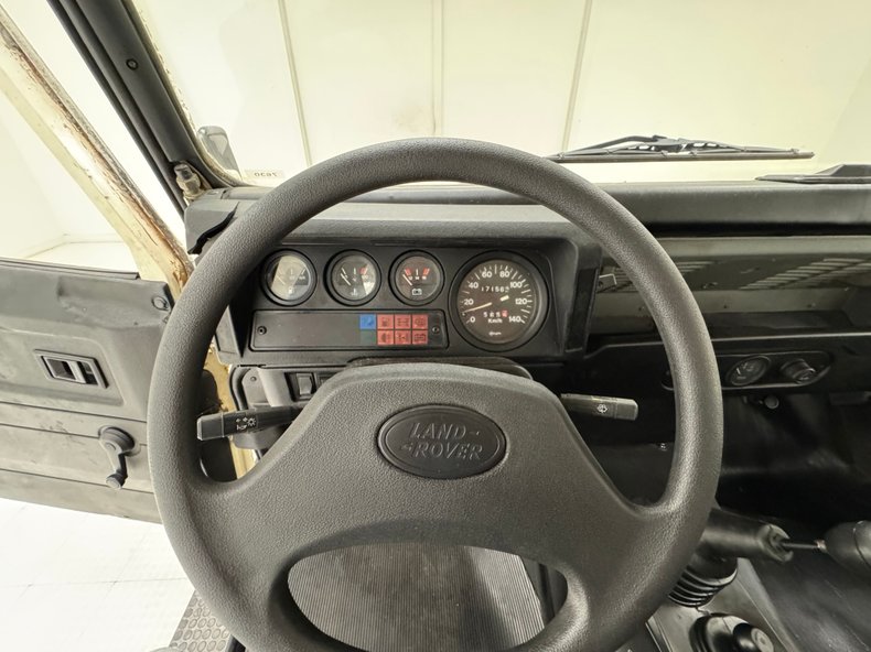 Land-rover-Defender-90-1987-Chamonix-White-Black-34