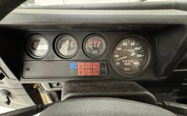 Land-rover-Defender-90-1987-Chamonix-White-Black-35