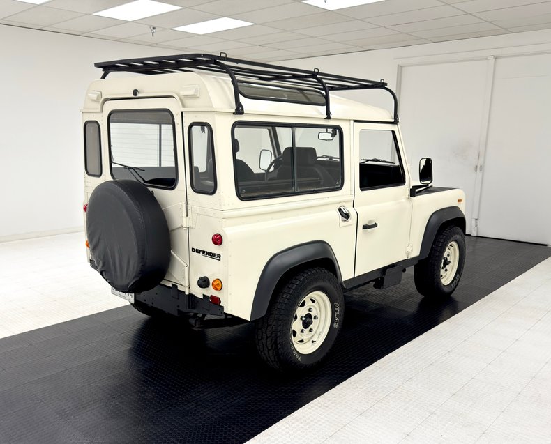 Land-rover-Defender-90-1987-Chamonix-White-Black-36