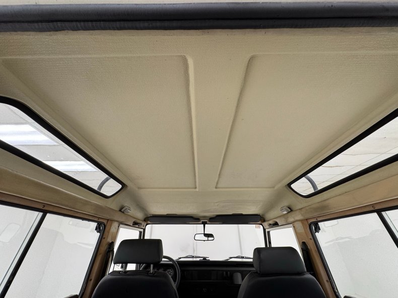 Land-rover-Defender-90-1987-Chamonix-White-Black-37