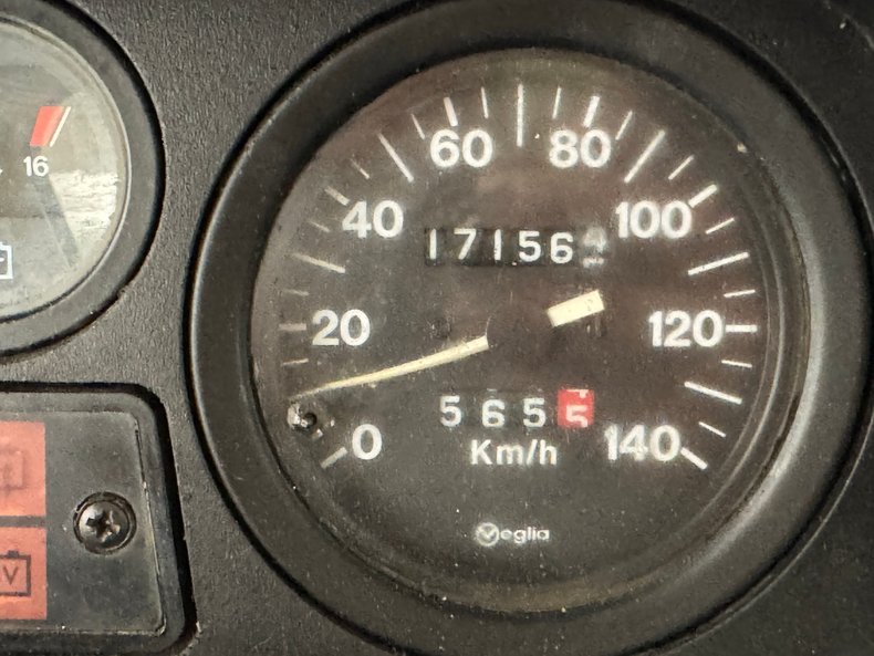 Land-rover-Defender-90-1987-Chamonix-White-Black-38