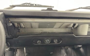 Land-rover-Defender-90-1987-Chamonix-White-Black-39