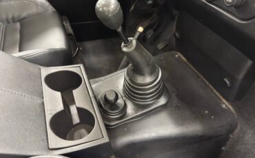 Land-rover-Defender-90-1987-Chamonix-White-Black-41