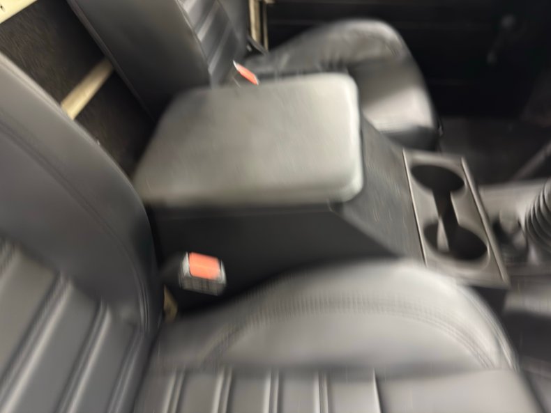 Land-rover-Defender-90-1987-Chamonix-White-Black-42