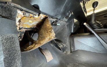 Land-rover-Defender-90-1987-Chamonix-White-Black-43