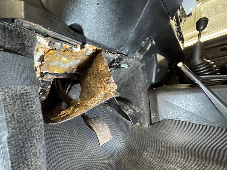 Land-rover-Defender-90-1987-Chamonix-White-Black-43