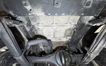 Land-rover-Defender-90-1987-Chamonix-White-Black-46