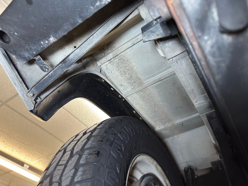 Land-rover-Defender-90-1987-Chamonix-White-Black-47