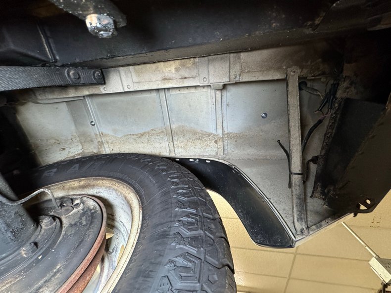 Land-rover-Defender-90-1987-Chamonix-White-Black-48