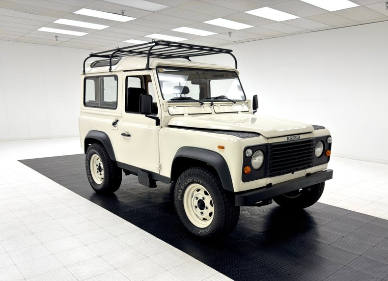 Land-rover-Defender-90-1987-Chamonix-White-Black-8
