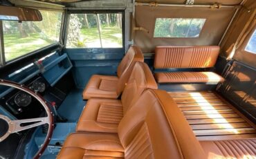 Land-rover-Series-2-1970-Marine-Blue-Camel-1