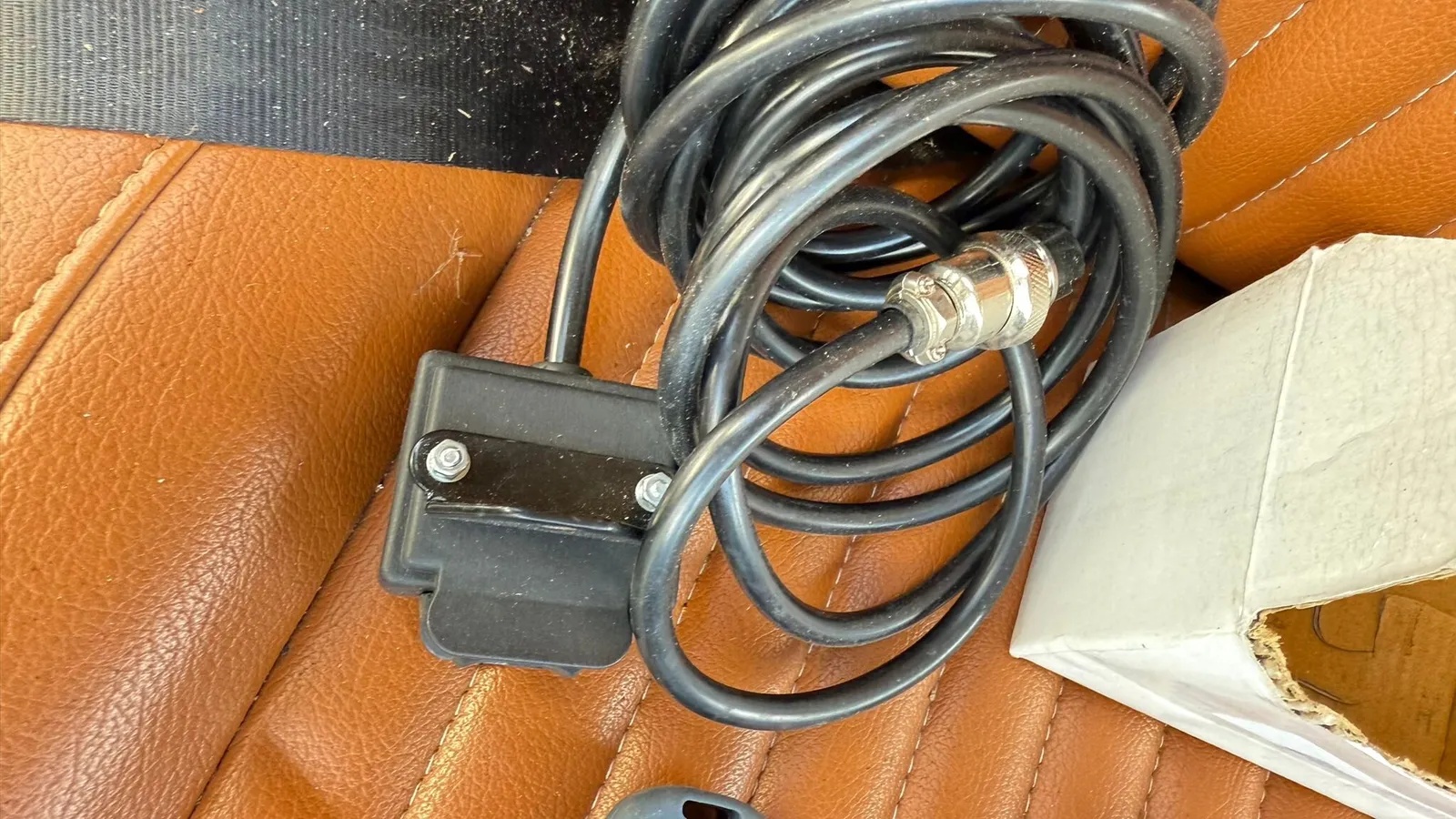 Land-rover-Series-2-1970-Marine-Blue-Camel-12