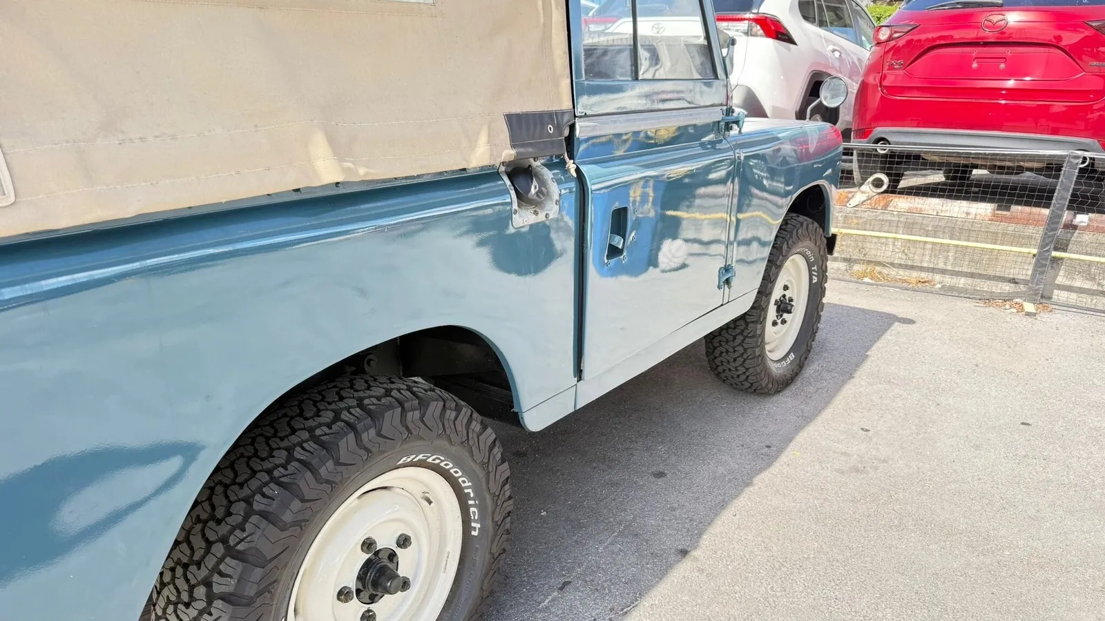 Land-rover-Series-2-1970-Marine-Blue-Camel-14
