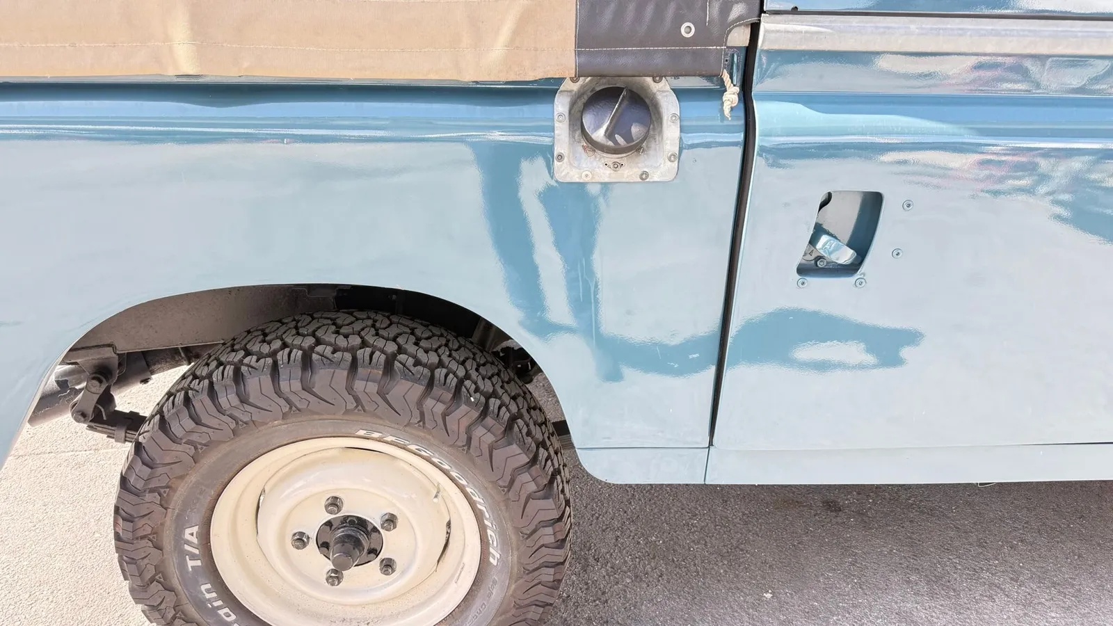 Land-rover-Series-2-1970-Marine-Blue-Camel-15