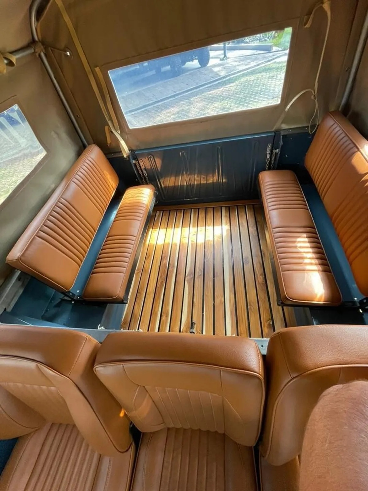 Land-rover-Series-2-1970-Marine-Blue-Camel-2