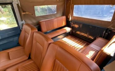 Land-rover-Series-2-1970-Marine-Blue-Camel-3