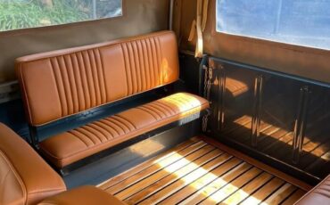 Land-rover-Series-2-1970-Marine-Blue-Camel-4