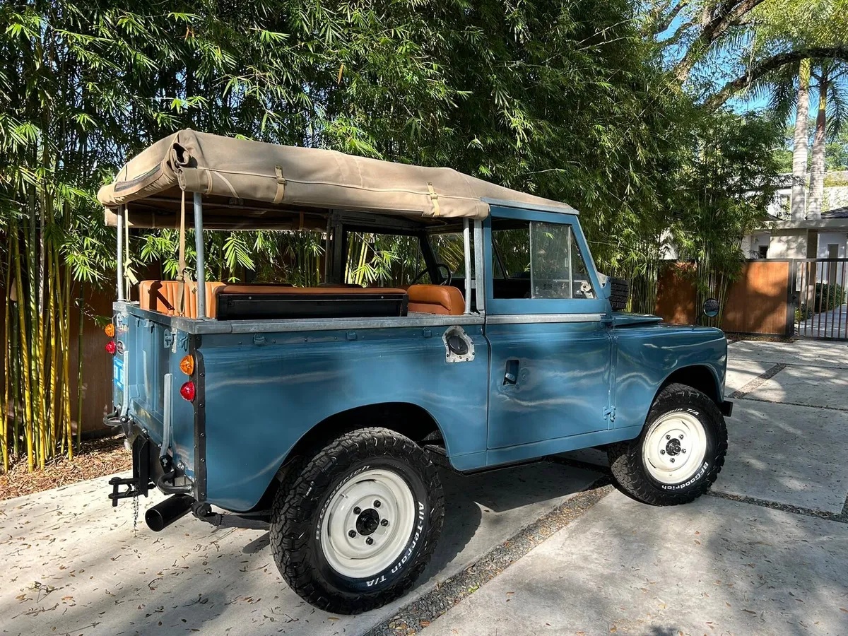 Land-rover-Series-2-1970-Marine-Blue-Camel-5
