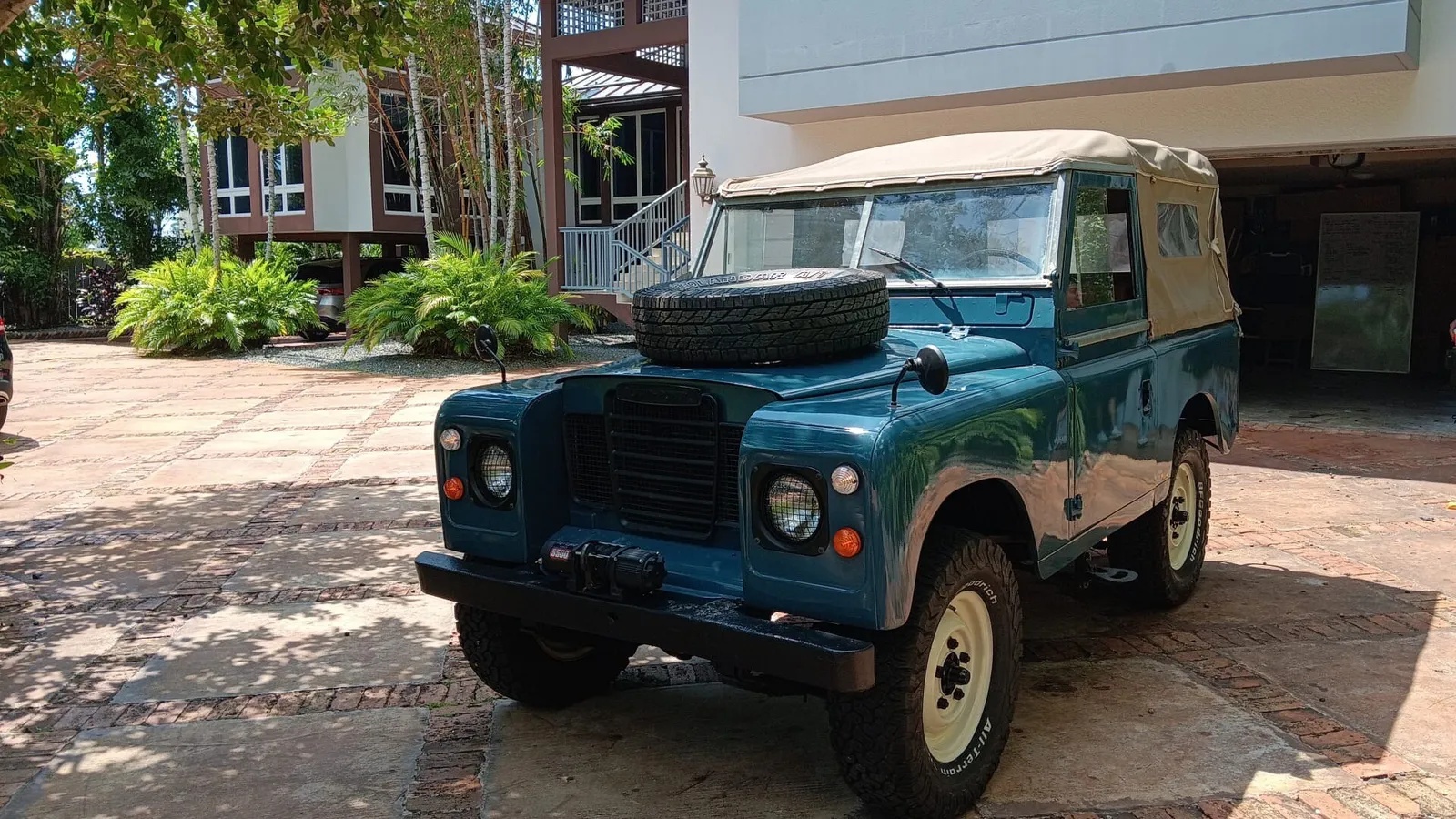 Land-rover-Series-2-1970-Marine-Blue-Camel-7
