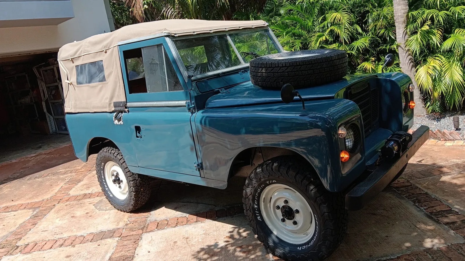 Land-rover-Series-2-1970-Marine-Blue-Camel-8