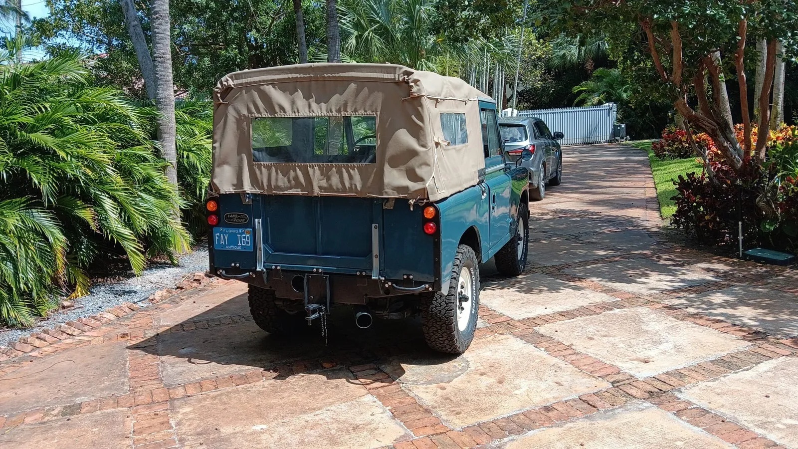 Land-rover-Series-2-1970-Marine-Blue-Camel-9