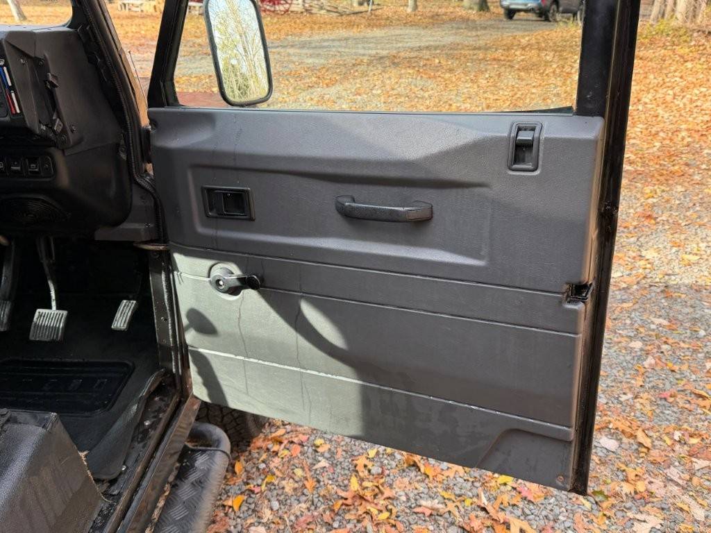 Land-rover-defender-90-diesel-1993-black-11