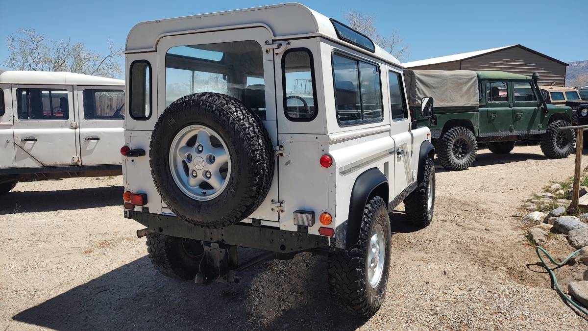 Land-rover-defender-90-diesel-1993-white-2