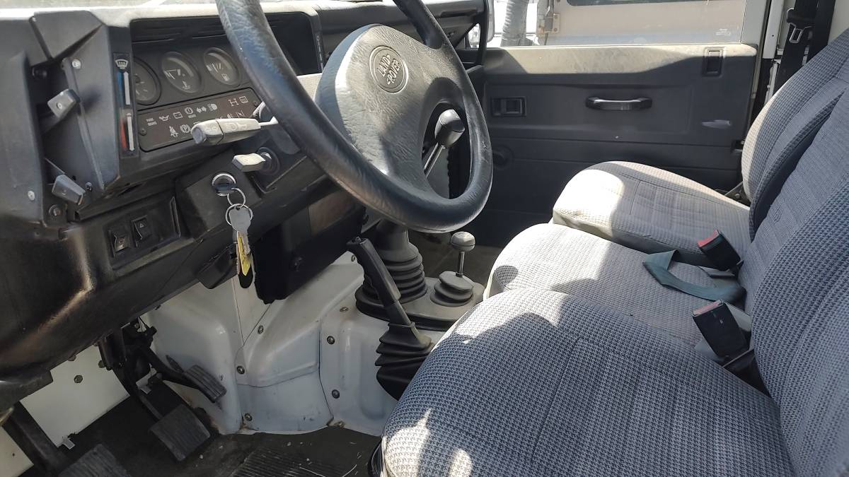 Land-rover-defender-90-diesel-1993-white-5