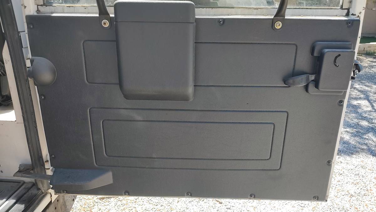 Land-rover-defender-90-diesel-1993-white-8