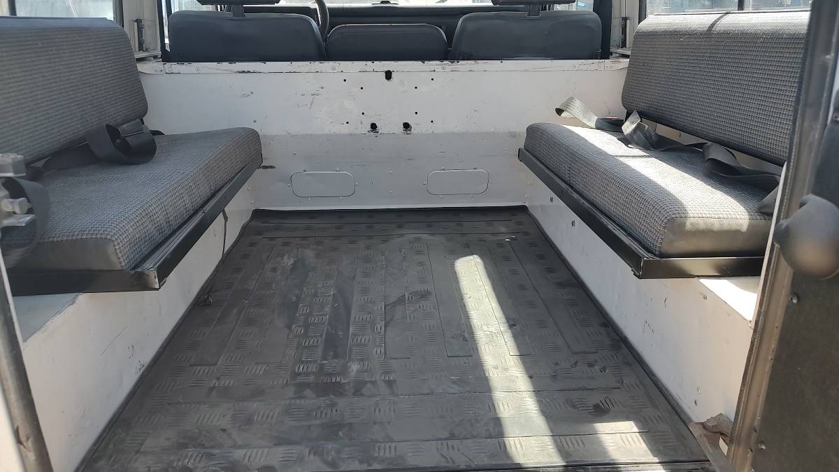 Land-rover-defender-90-diesel-1993-white-9