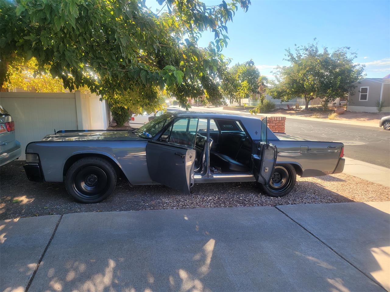 Lincoln-Continental-1965-Gray-Black-2
