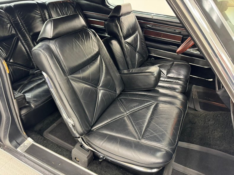 Lincoln-Continental-1970-Black-Black-5