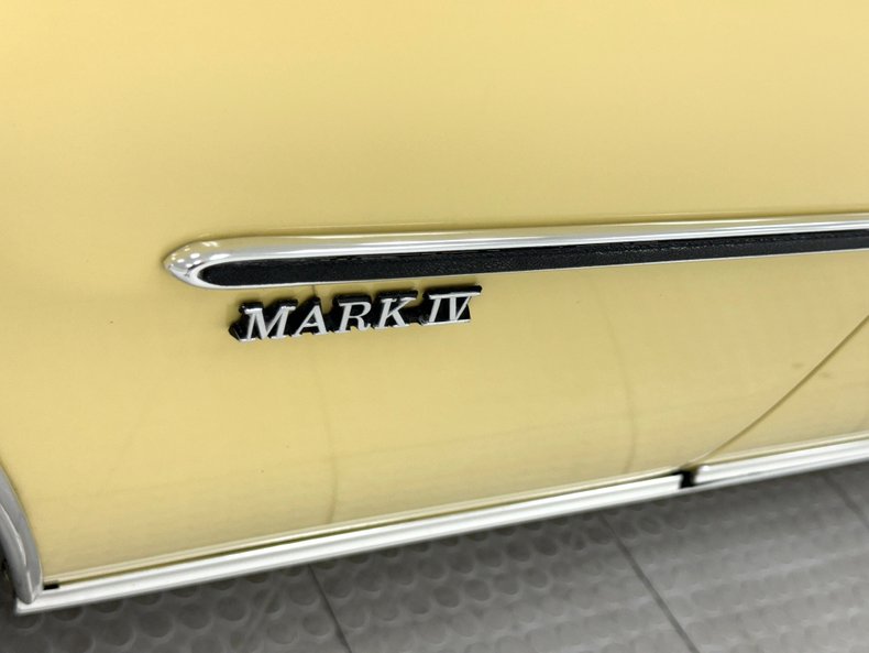 Lincoln-Continental-1973-Yellow-White-21