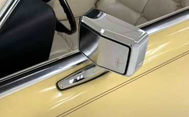 Lincoln-Continental-1973-Yellow-White-24