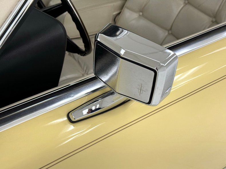 Lincoln-Continental-1973-Yellow-White-24