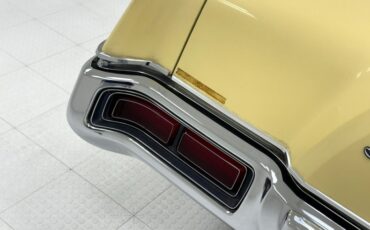 Lincoln-Continental-1973-Yellow-White-29