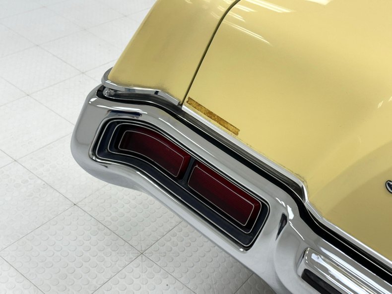 Lincoln-Continental-1973-Yellow-White-29