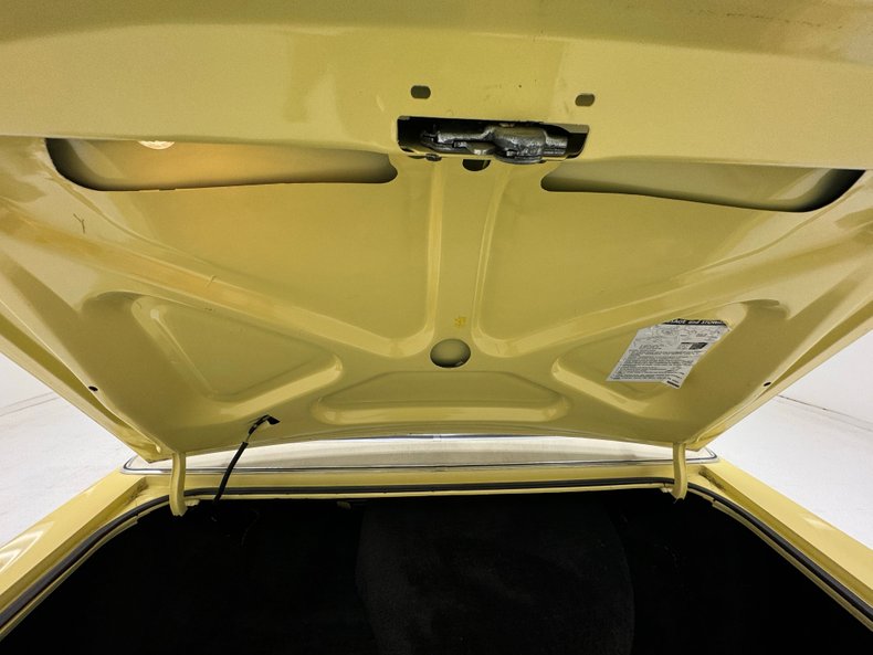 Lincoln-Continental-1973-Yellow-White-38