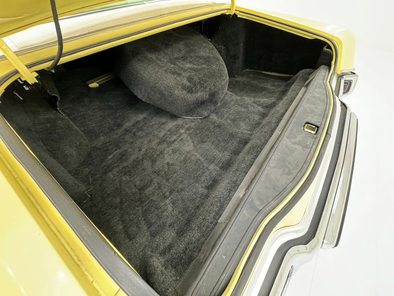 Lincoln-Continental-1973-Yellow-White-39