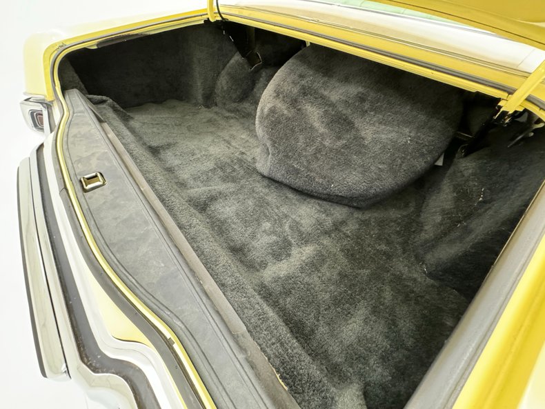 Lincoln-Continental-1973-Yellow-White-41