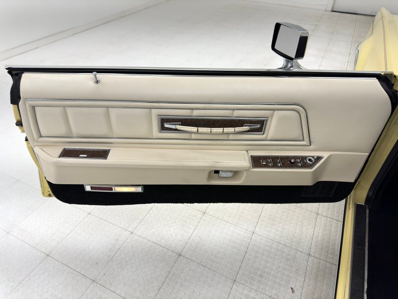 Lincoln-Continental-1973-Yellow-White-42