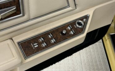 Lincoln-Continental-1973-Yellow-White-43