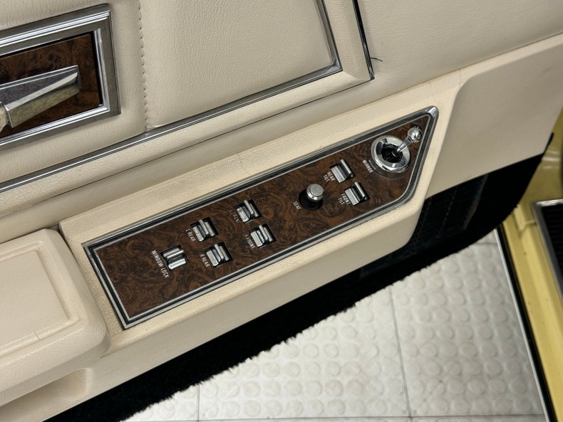 Lincoln-Continental-1973-Yellow-White-43