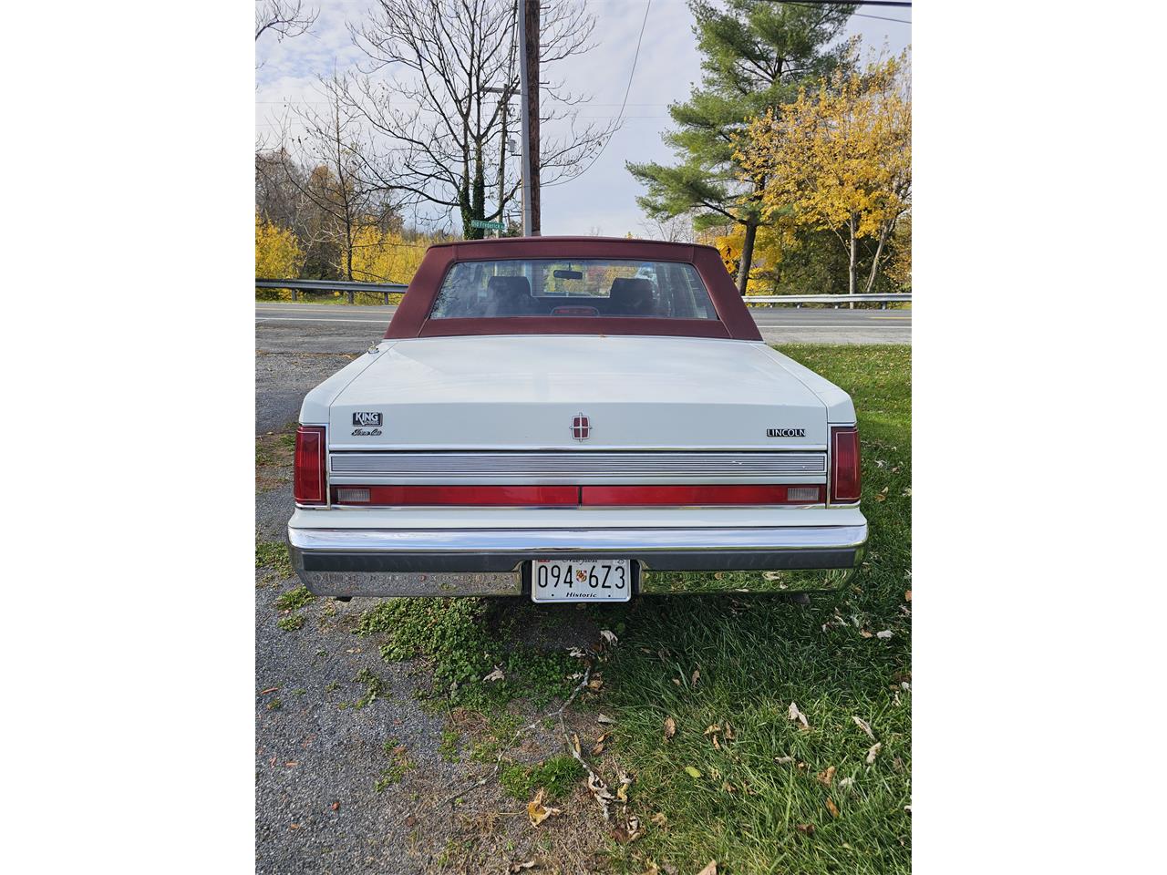 Lincoln-Town-car-1989-White-Red-2